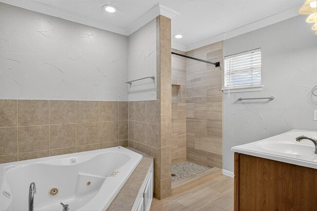 Building Photo - 4806 W University Blvd