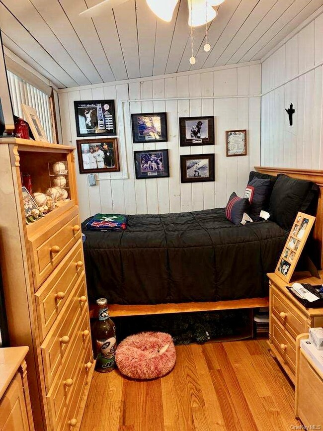 Building Photo - 2 Diane Ct