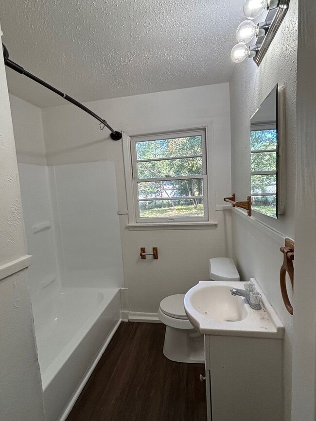 Building Photo - Cozy home in Shreveport