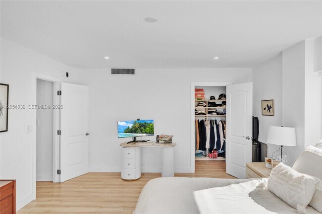 Building Photo - 11111 Biscayne Blvd