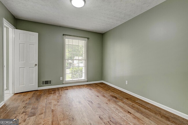 Building Photo - 922 Sharon Ct