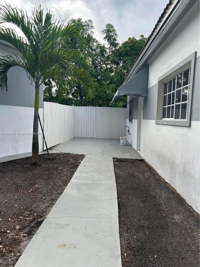 Building Photo - 205 NW 130th St