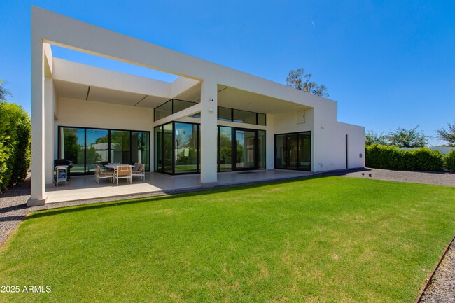 Building Photo - 4002 E Avalon Dr