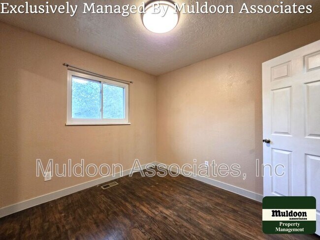 Building Photo - 1450 Luna Vista St