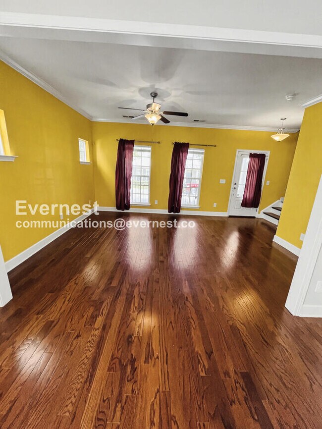 Building Photo - 2007 Oak Trail Dr