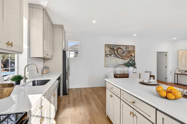 Building Photo - 439 W 9th St