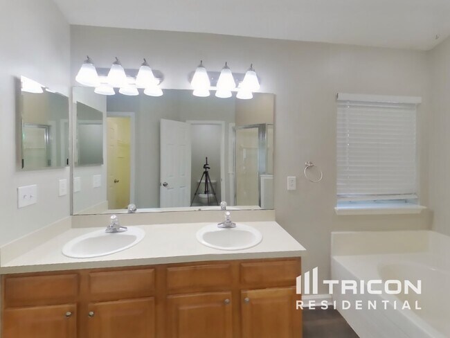 Building Photo - 3582 White Cow Ct