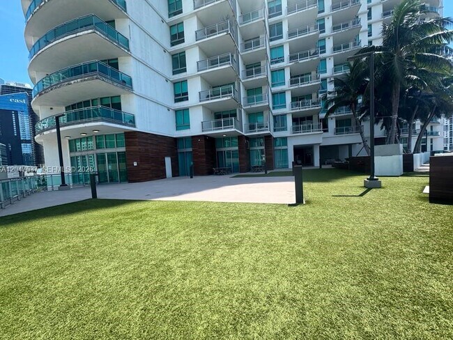 Building Photo - 350 S Miami Ave