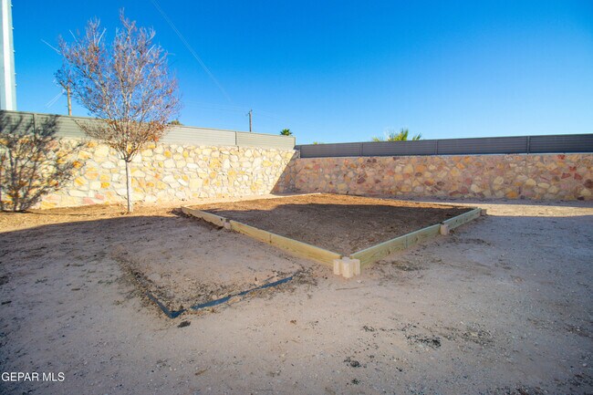 Building Photo - 864 Lemington St