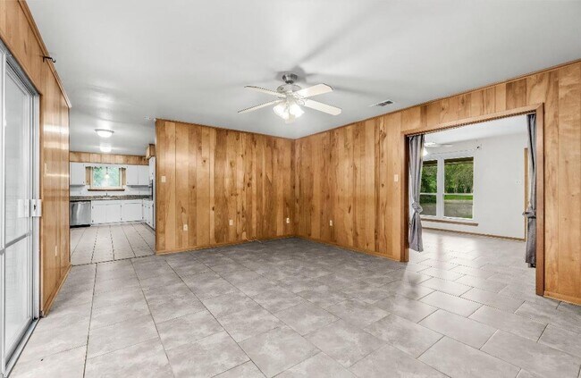 Building Photo - 5574 Houston Dr