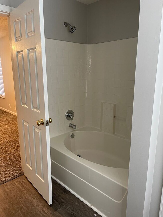 Building Photo - 3 Bed 2.5 Bath Nashville Opry Mills Area F...