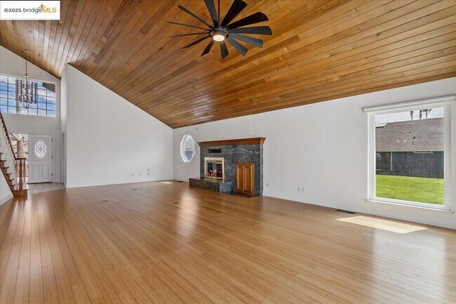 Building Photo - 5752 Drakes Dr