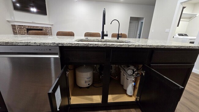 Building Photo - 512 Savannah St