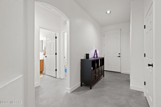 Building Photo - 2256 E Stone Stable Dr
