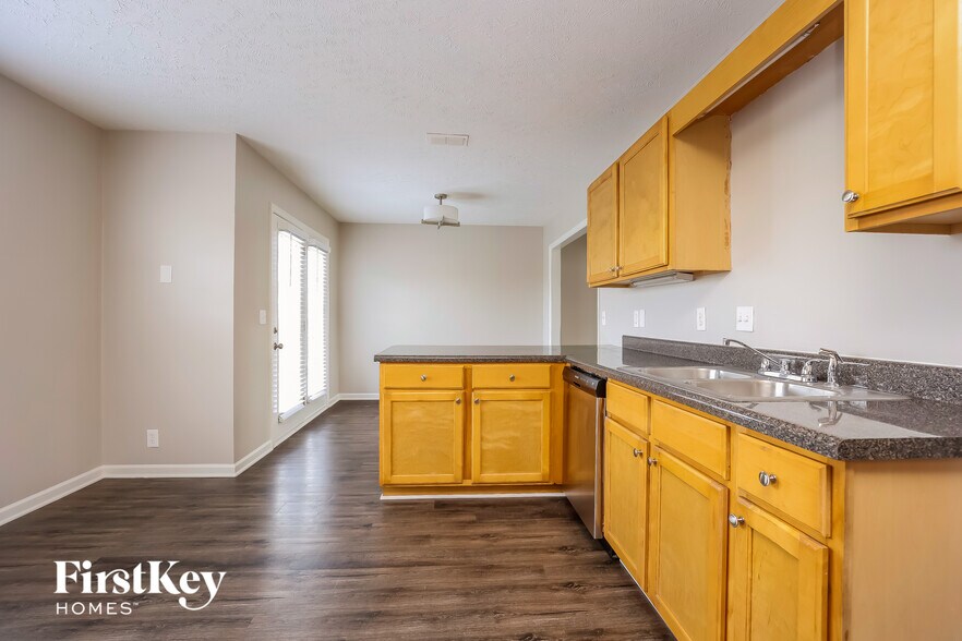 Building Photo - 1304 Sunray Dr