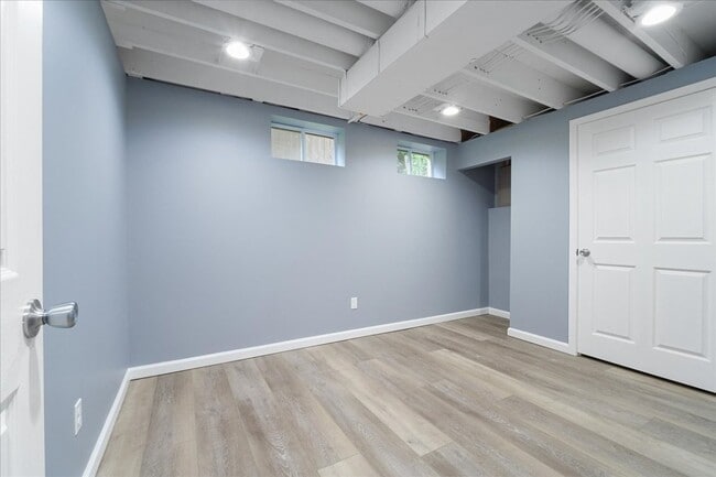 Building Photo - 113 Roland Ave