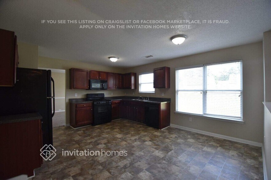 Building Photo - 3632 Rosebud Park Dr