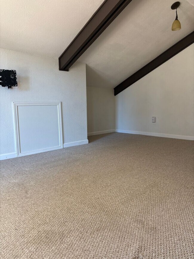 Building Photo - Charming 3 bedroom 2 bath home Sebastopol!!