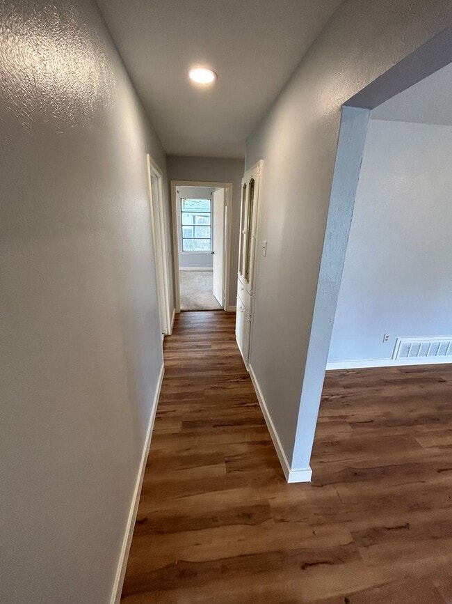 Building Photo - 2750 Ridgewood St