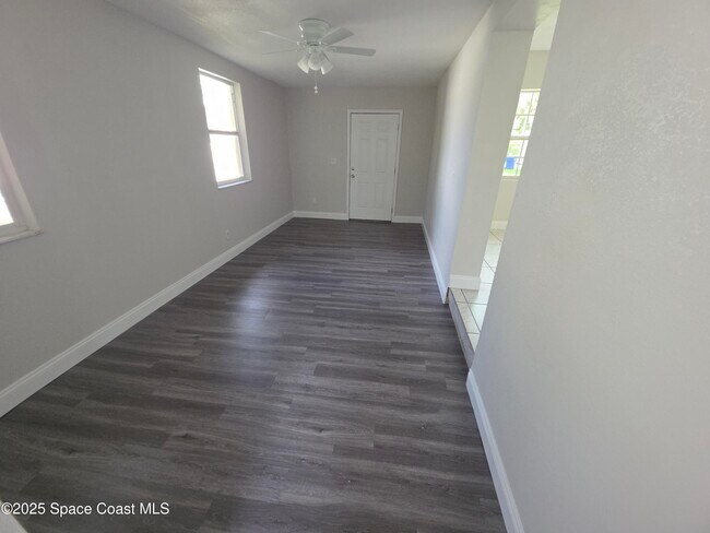 Building Photo - 413 Dove Ave