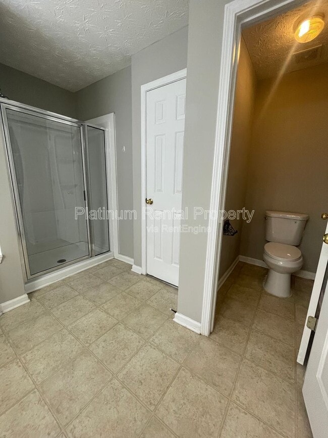 Building Photo - 475 Ellesmere Way