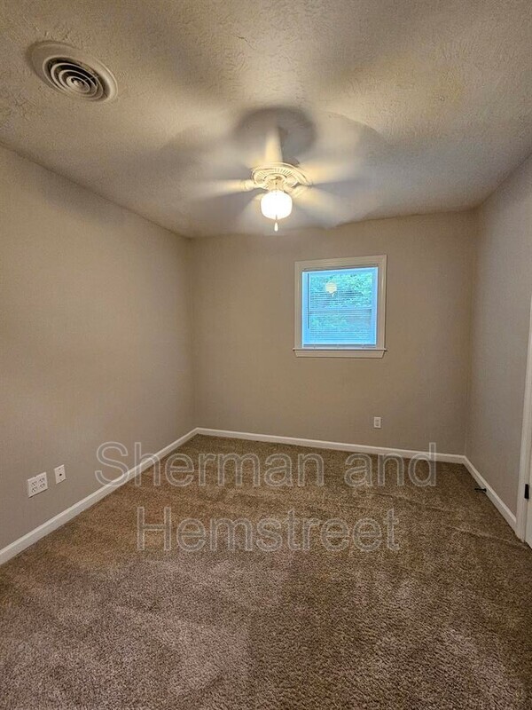 Building Photo - 3306 Tanglewood Dr