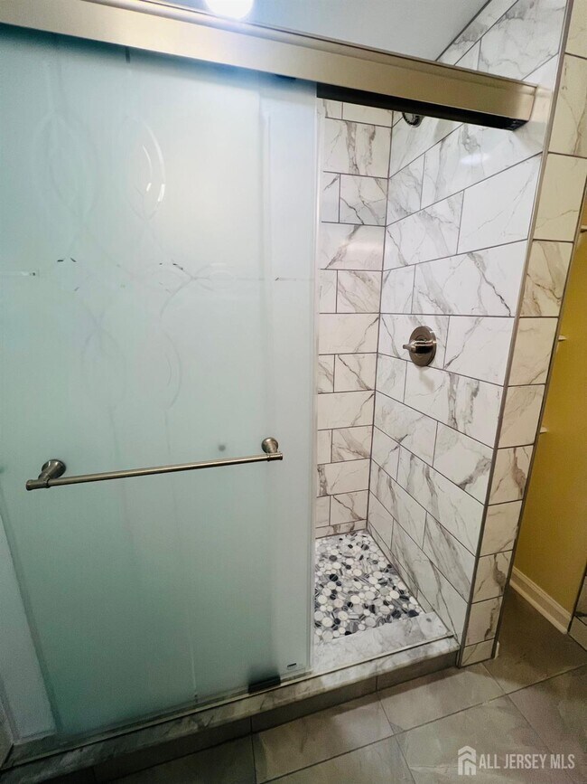 Building Photo - 362 Lawrie St