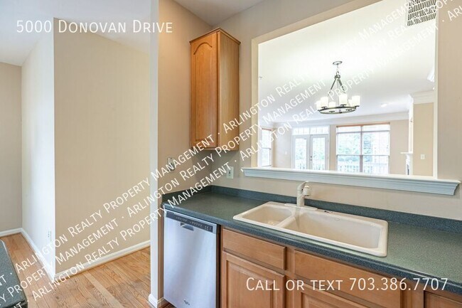 Building Photo - 5000 Donovan Dr