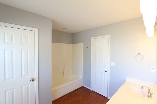 Building Photo - Helena Beauty!!  3BR 2.5BA - You will LOVE IT!!