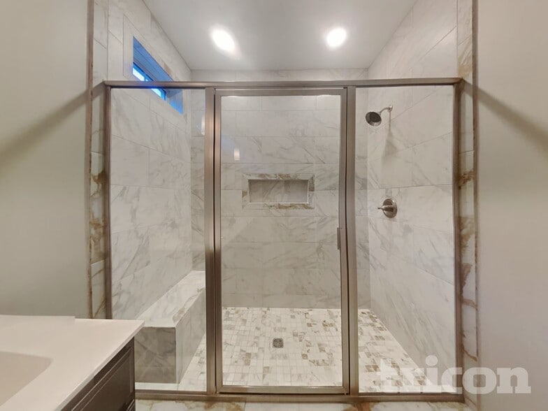 Building Photo - 124 Lucerne Ln