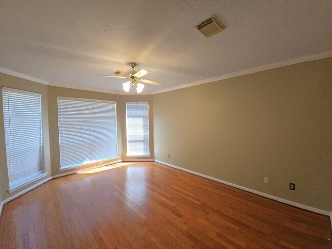 Building Photo - 24030 River Pl Dr
