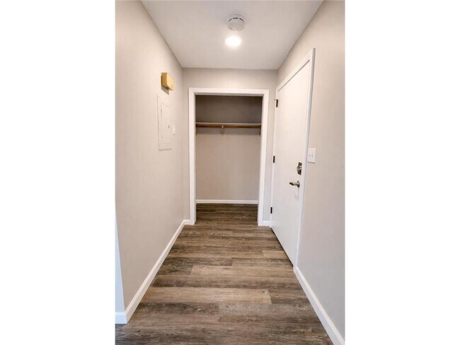 Building Photo - 114 Lake Ave S