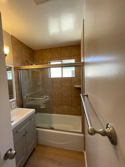Building Photo - 528 N Lucia Ave