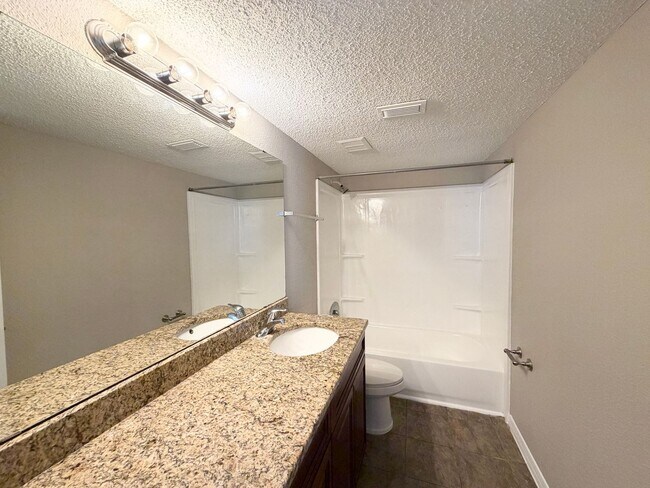 Building Photo - 2B/1B Condo 12 min from Orlando downtown