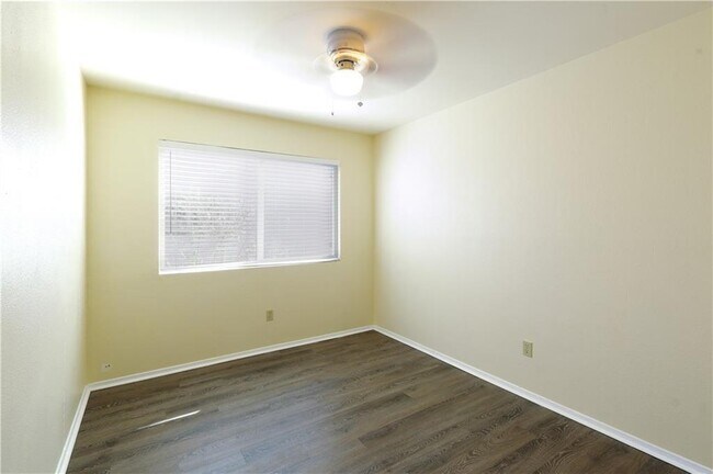 Building Photo - 507 Riverwood Dr