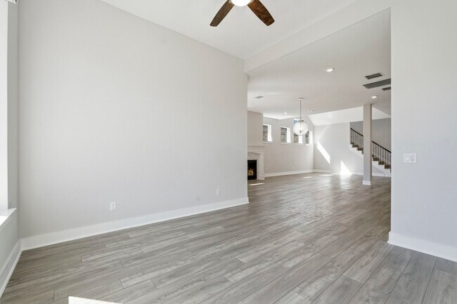 Building Photo - 15822 Pilot Knob Dr