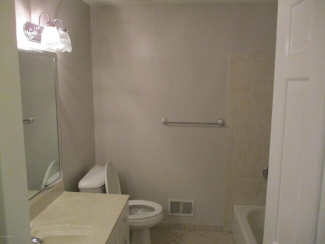 Building Photo - 2901 Creekside Dr