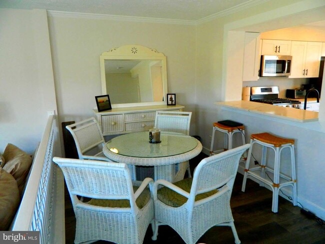 Building Photo - 82 Pebble Ln