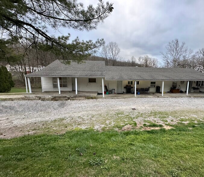 Building Photo - 2570 Sanger Ln