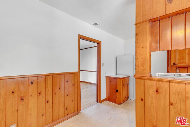 Building Photo - 15436 Camarillo St
