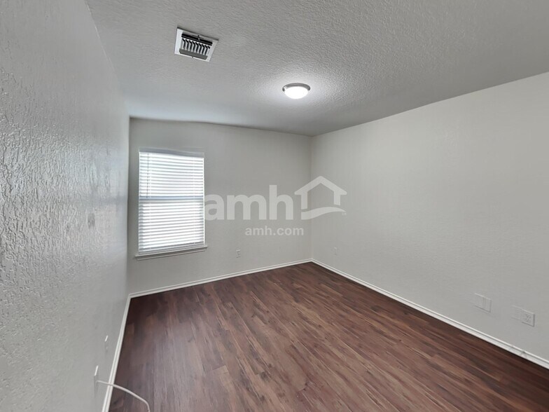 Building Photo - 412 Saddlehorn Way