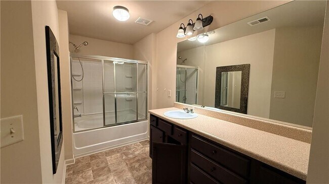 Building Photo - 333 Knelston Oak Dr NE
