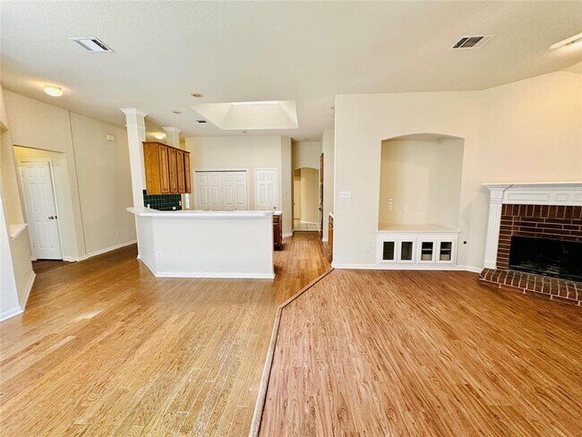 Building Photo - 6514 Clairmont Dr