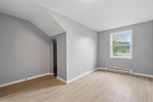 Building Photo - 809 Broadway