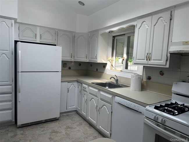 Building Photo - 46 Haverford Rd