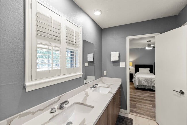 Building Photo - 12423 Honeywood Trail