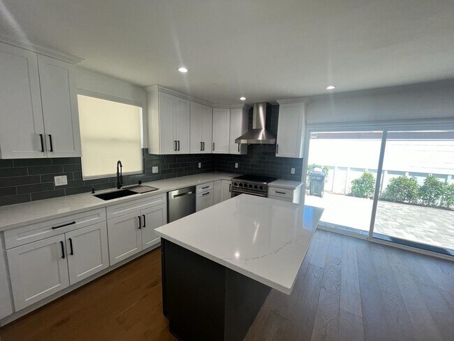 Building Photo - 8100 Paso Robles Ave
