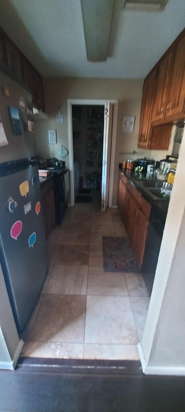 Kitchen - 7608 Bridges Ave