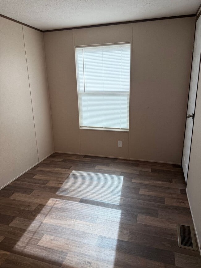 Building Photo - 3 Bed / 2 Bath Rental Available – Loris Area