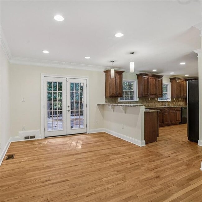 Building Photo - 3859 Peachtree Dunwoody Rd